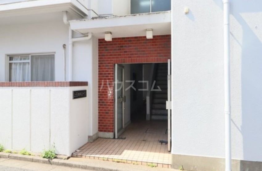 21/25 エントランス