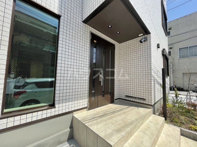 22/23 エントランス