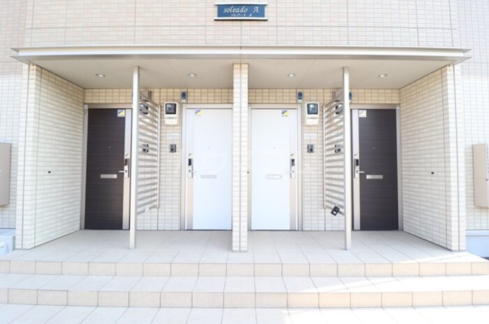 18/25 エントランス