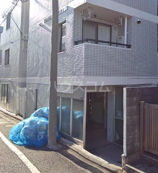 20/21 エントランス