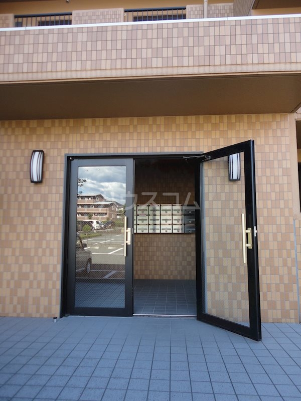 17/18 エントランス