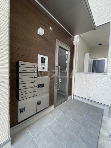 22/28 エントランス