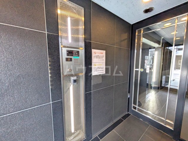 25/30 エントランス