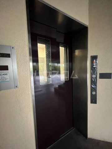 17/27 エントランス