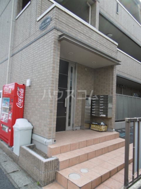 22/27 エントランス