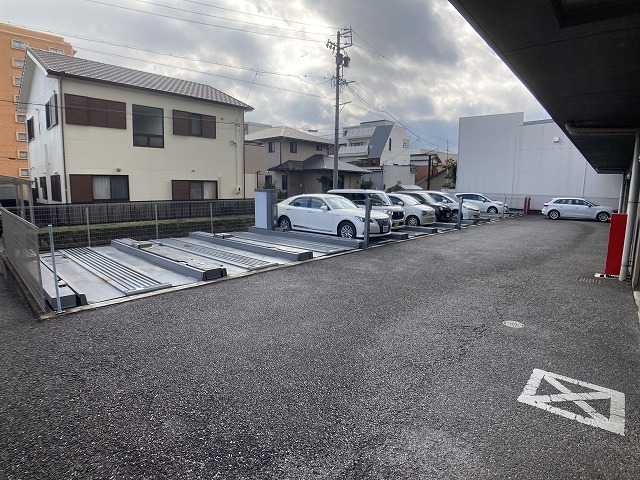28/30 駐車場