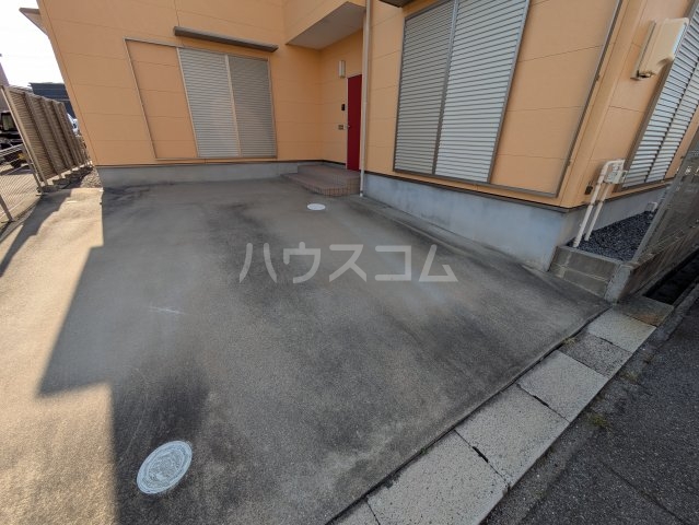 25/30 駐車場