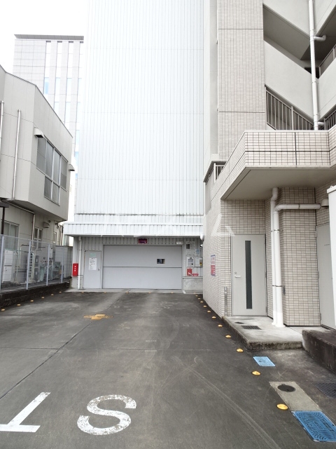 23/30 駐車場