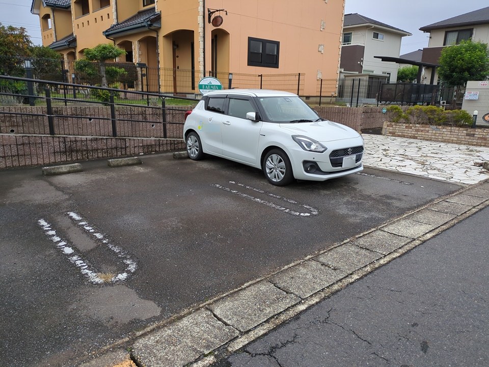 28/30 駐車場
