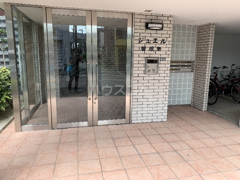 23/30 エントランス