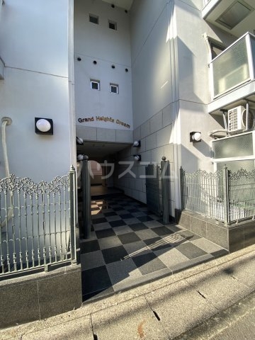 19/26 エントランス