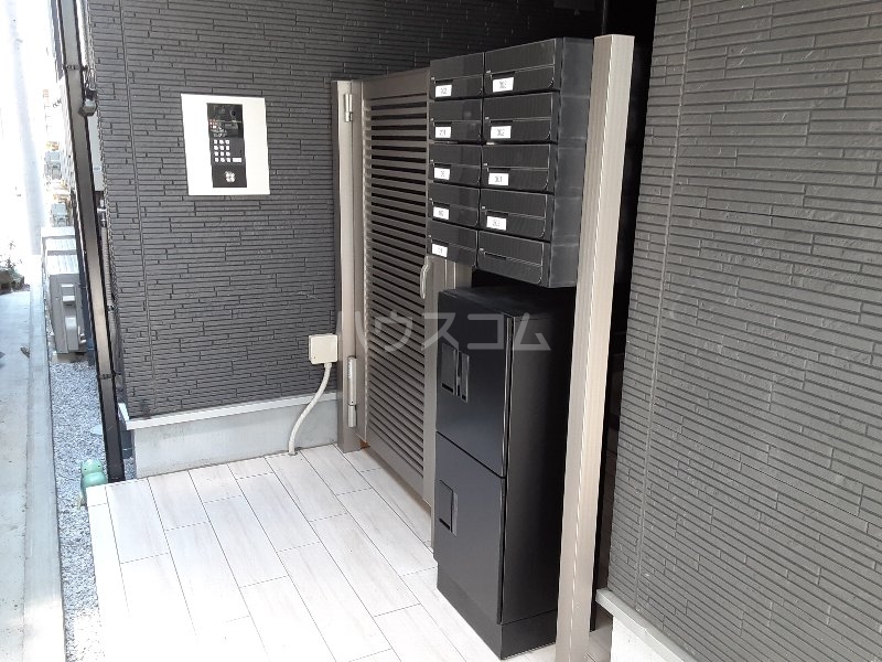 22/27 エントランス