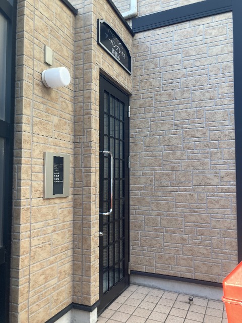 21/28 エントランス