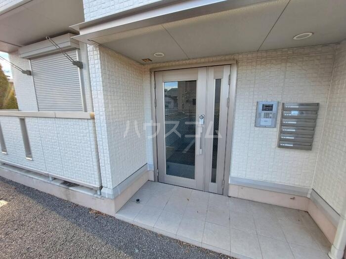 20/23 エントランス