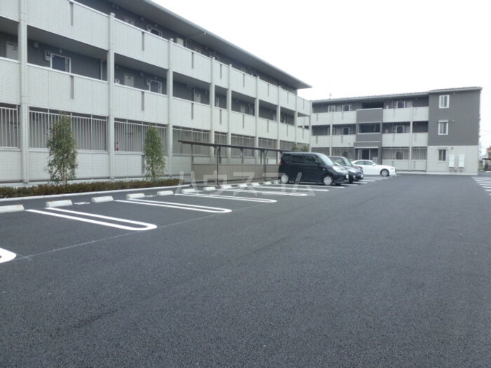 18/23 駐車場