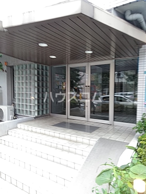 23/30 エントランス