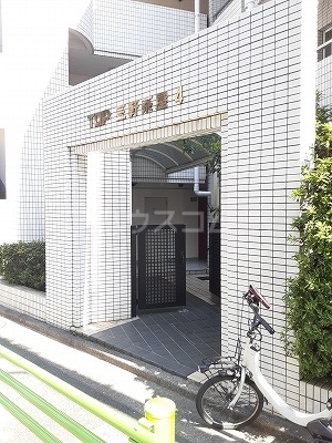 26/30 エントランス