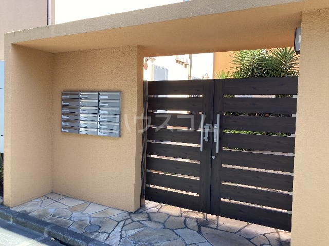 22/30 エントランス