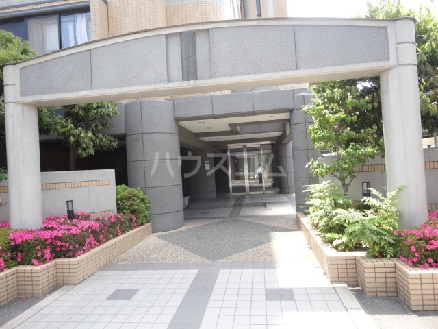 19/30 エントランス