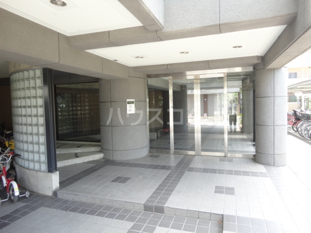 20/30 エントランス