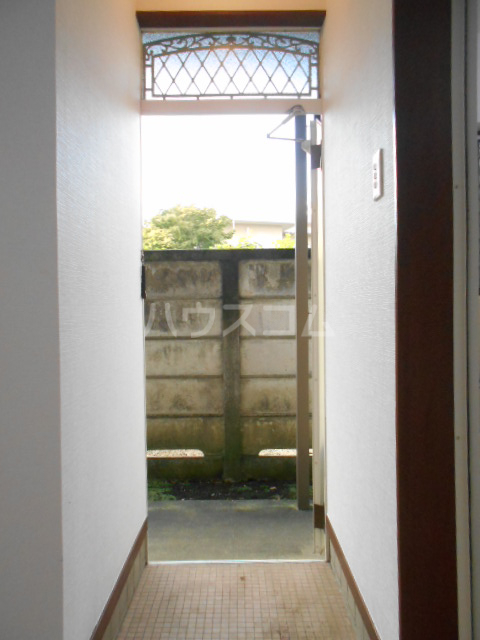 26/30 エントランス