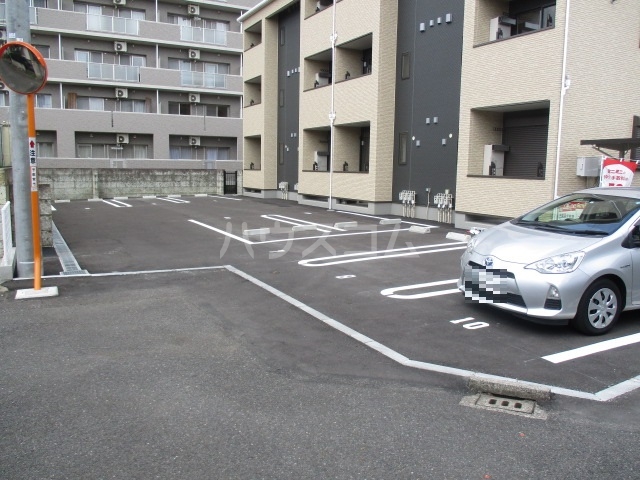 23/30 駐車場