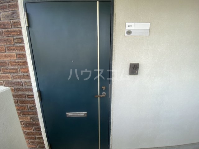 27/30 エントランス