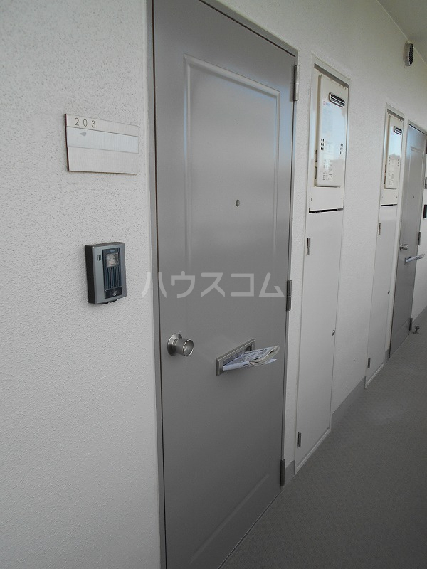 24/30 エントランス