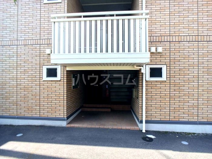 18/27 エントランス