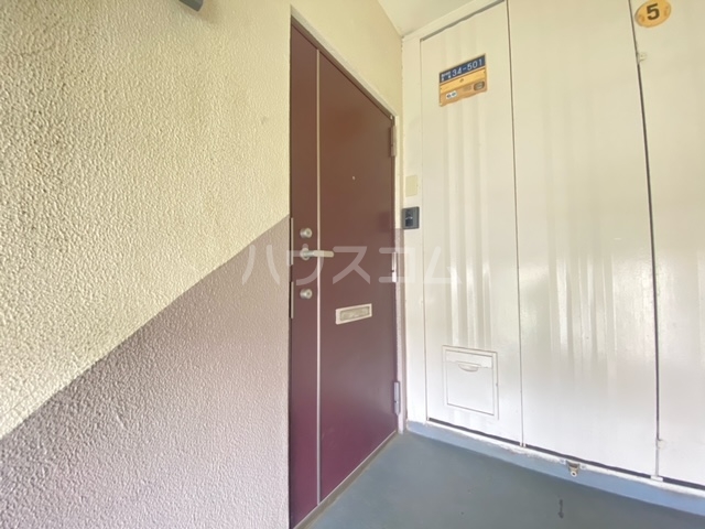 28/30 エントランス