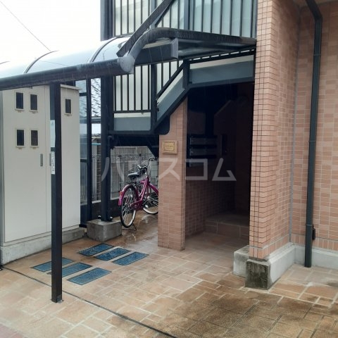 25/30 エントランス