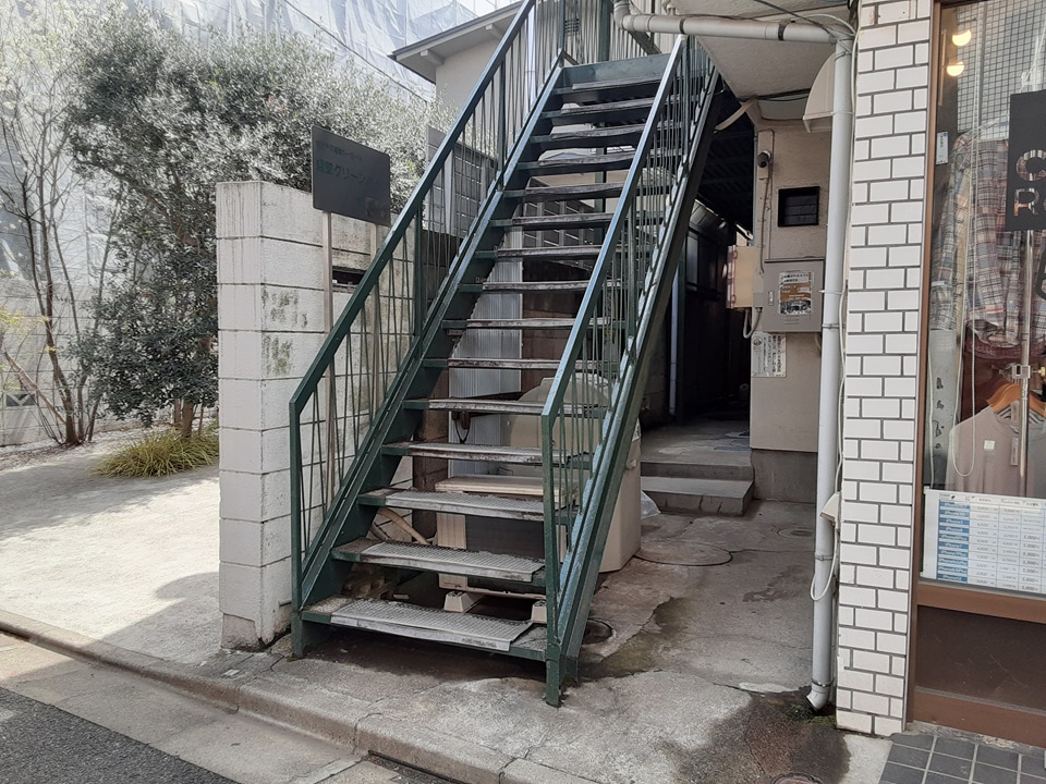 25/30 エントランス