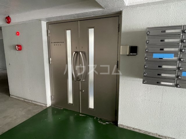 27/30 エントランス