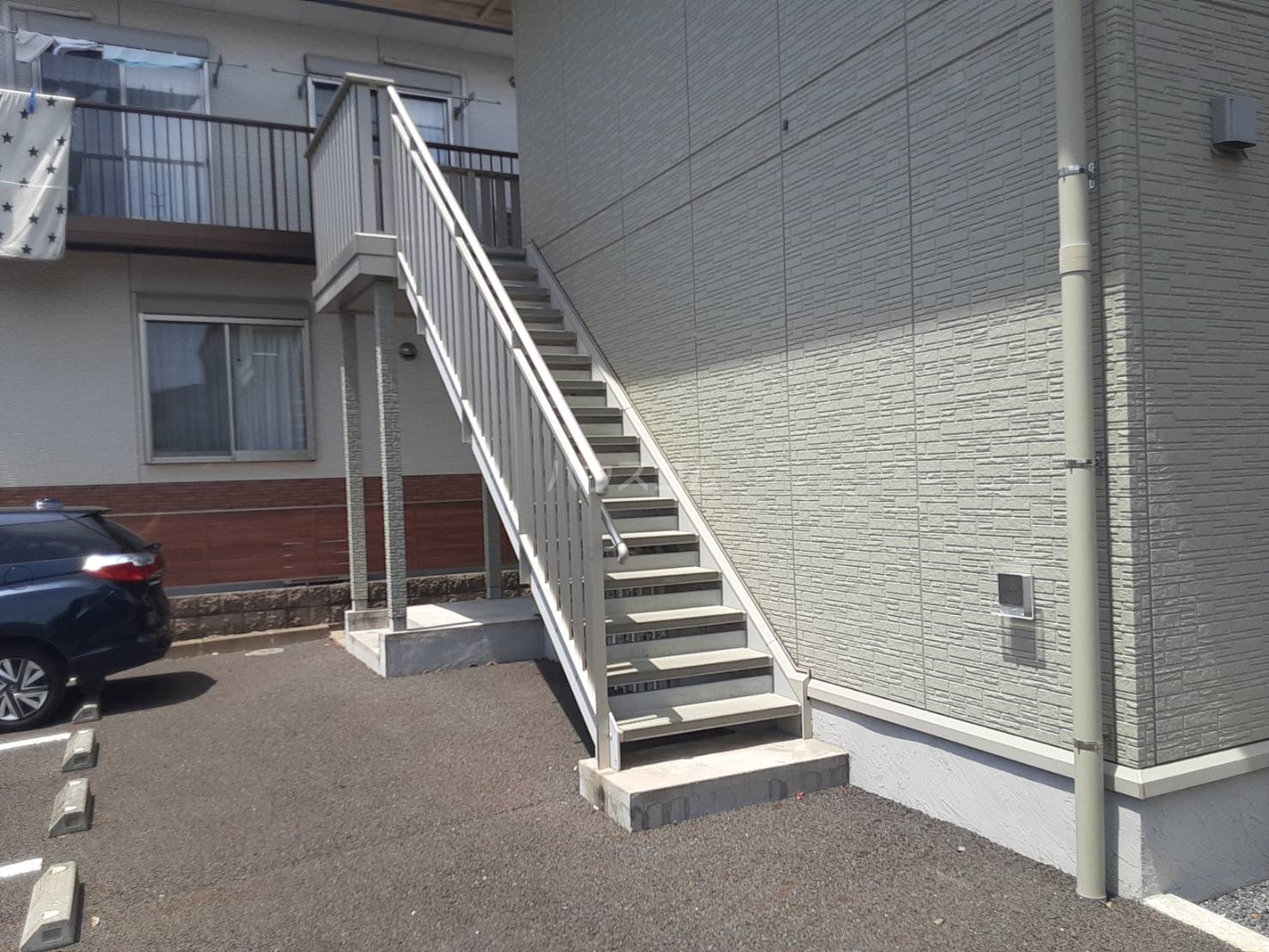 24/30 エントランス