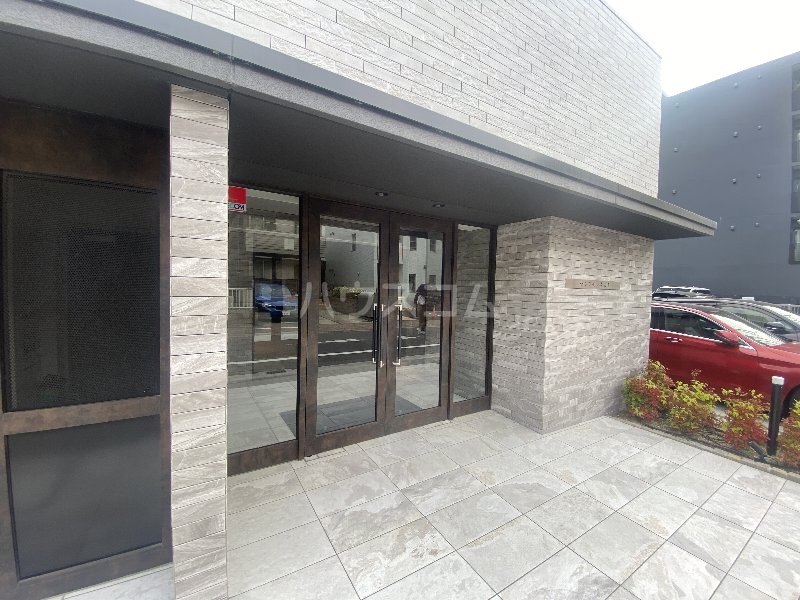 20/30 エントランス