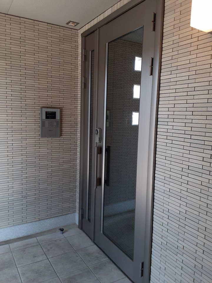 28/30 エントランス