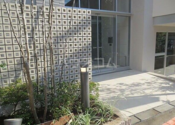 16/18 エントランス