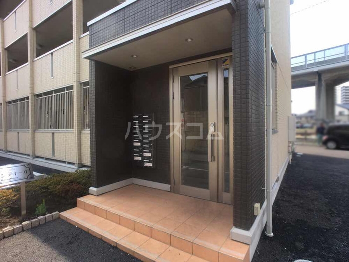 16/20 エントランス