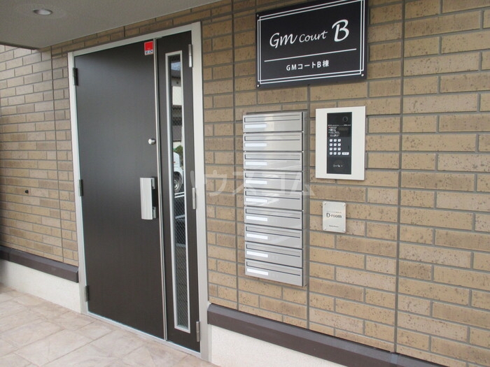 18/22 エントランス