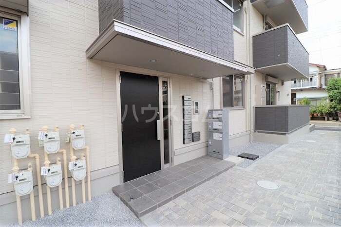 16/23 エントランス