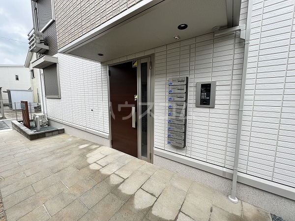 28/30 エントランス