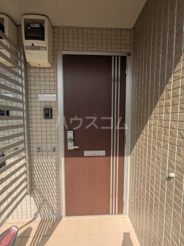 23/28 エントランス