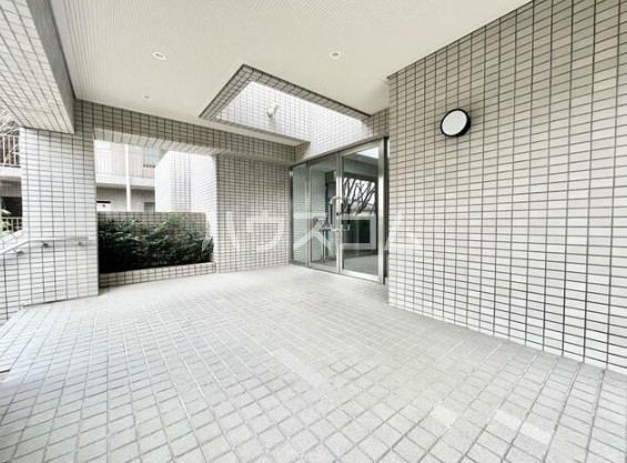 18/20 エントランス