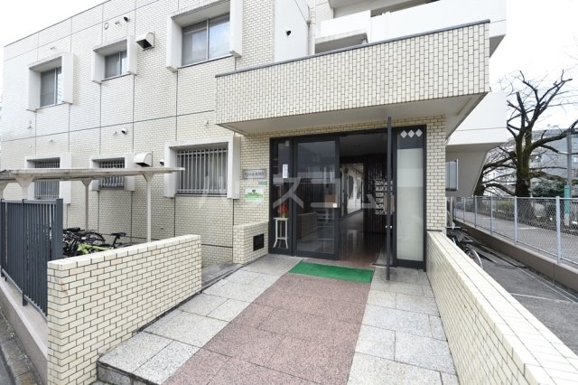 26/30 エントランス