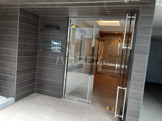 22/26 エントランス