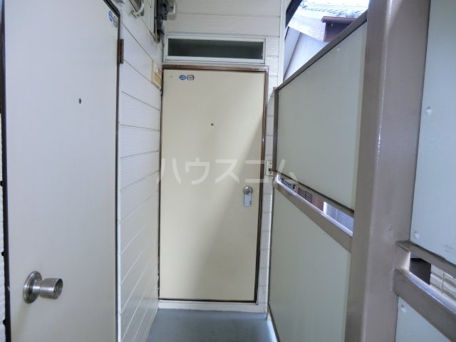 22/27 エントランス