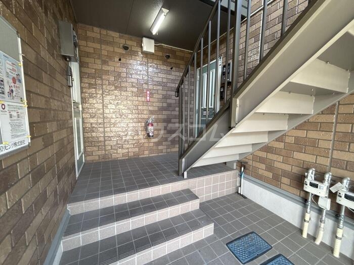 24/30 エントランス