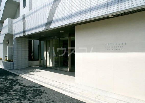 15/23 エントランス