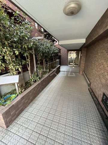 21/27 エントランス