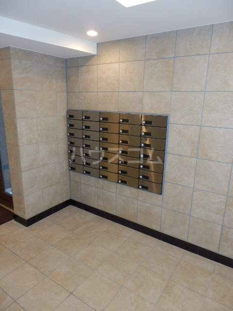 24/30 エントランス